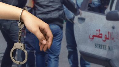 شخص يهدد باستغلال قاصرات