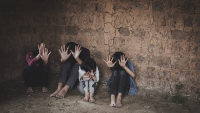 لجنة مكافحة الاتجار بالبشر تبلغ عن مستغلي الأطفال والقاصرات