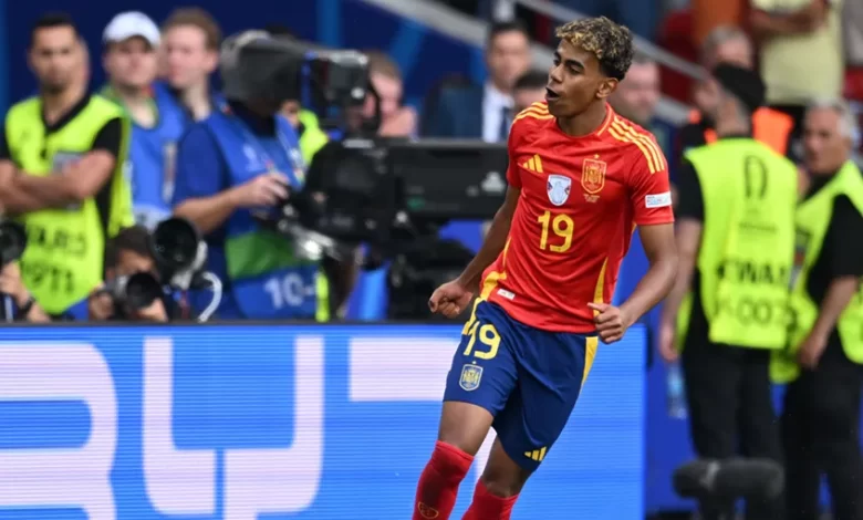 النجم المغربي الصاعد يتألق في "اليورو" ويدخل التاريخ